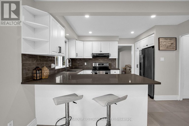 28535998/13-weatherwood-crescent/pineglencountry-place/ottawa/ontario/K2E7C5_16