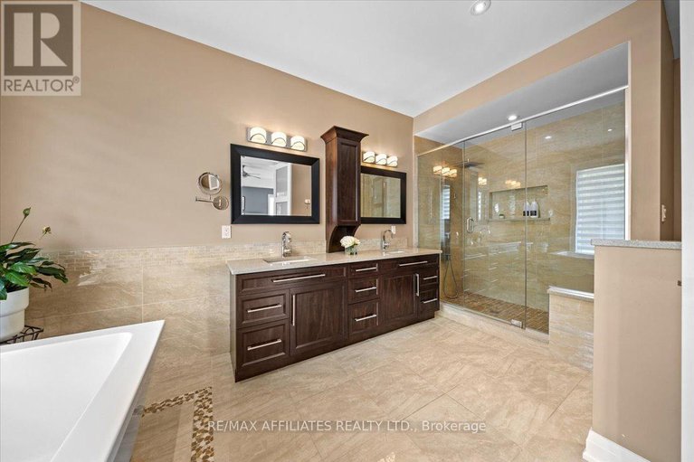 28632314/1610-linkland-court/cumberland-estates/ottawa/ontario/K4C0A5_32