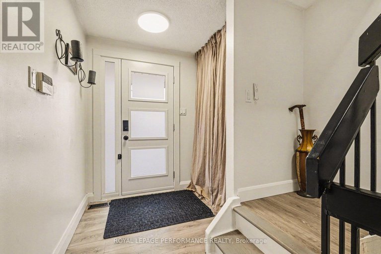 29377757/76-1722-lafrance-drive/queenswood-heights-south/ottawa/ontario/K1E2H2_5