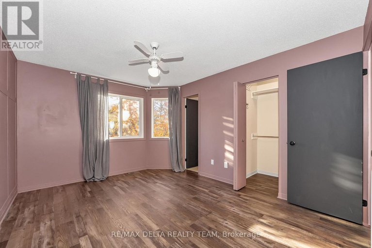 29041515/1423-caravel-crescent/bilberry-creekqueenswood-heights/ottawa/ontario/K1E3P5_13