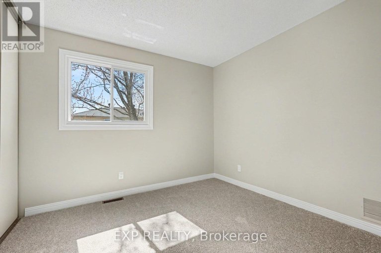 29671648/865-acadian-gardens/convent-glen/ottawa/ontario/K1C2V7_30