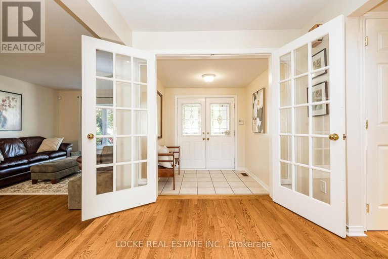 28873478/1668-sansonnet-street/mer-bleuebradley-estatesanderson-park/ottawa/ontario/K1C5Y6_5