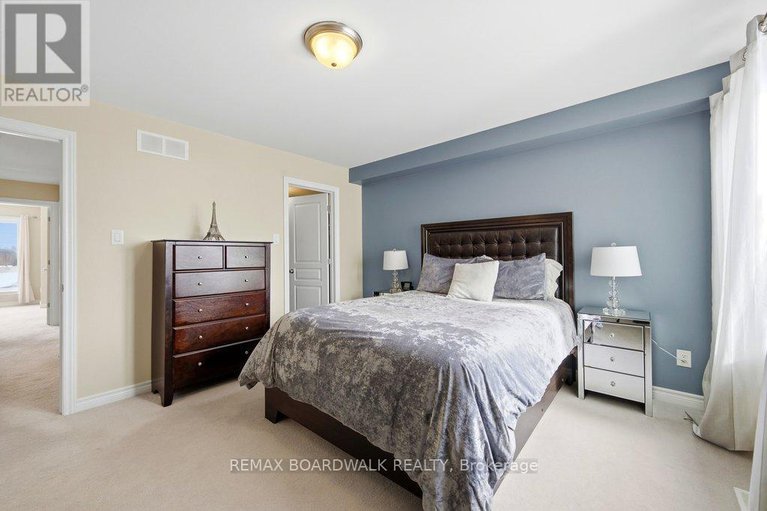 29343898/306-rainrock-crescent/mer-bleuebradley-estatesanderson-park/ottawa/ontario/K1W0J8_17