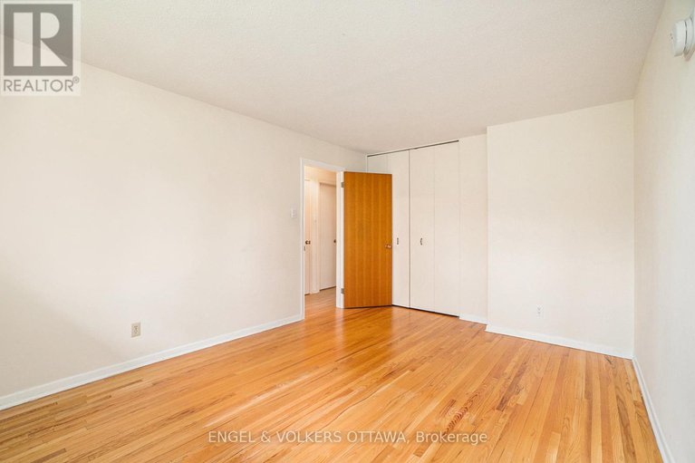 28290206/1805-applegrove-court/beacon-hill-south/ottawa/ontario/K1J6S4_21