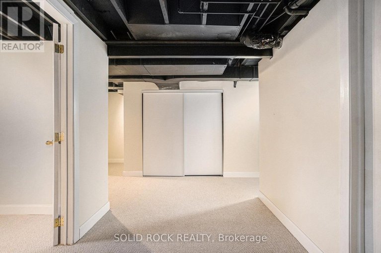 28504129/33-thistledown-court/pheasant-run/ottawa/ontario/K2J1N1_28