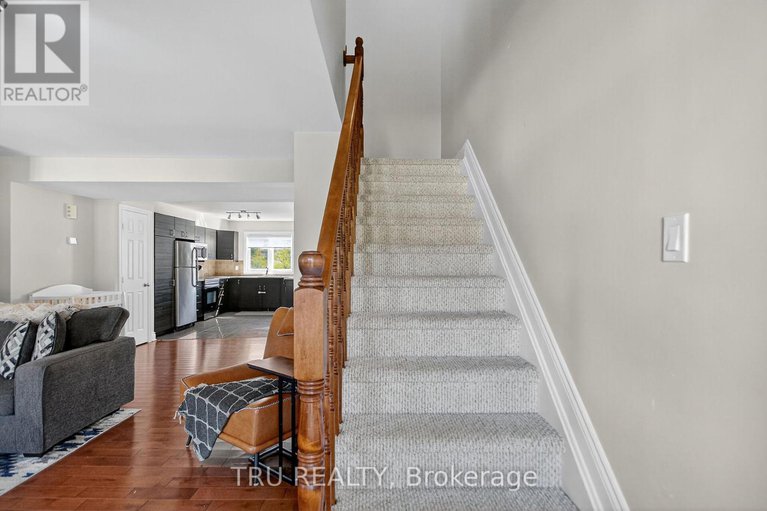 28954413/2642-palings-private/emerald-woodssawmill-creek/ottawa/ontario/K1T4A4_23