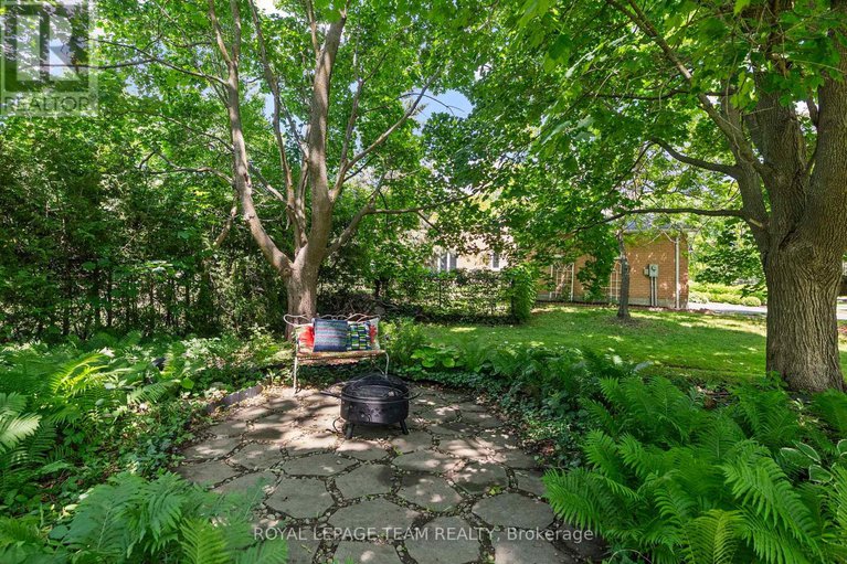 28078826/1345-potter-drive/manotick-village-manotick-estates/ottawa/ontario/K4M1C6_49