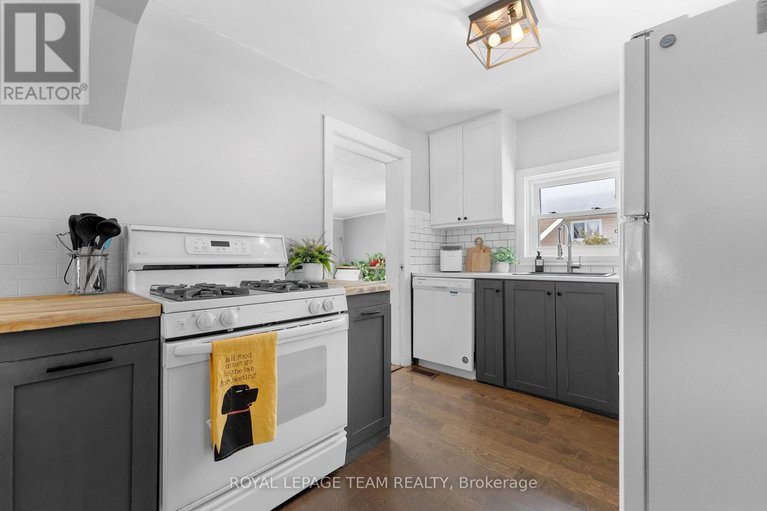 28157446/253-mclean-street/renfrew/renfrew/ontario/K7V1A9_12