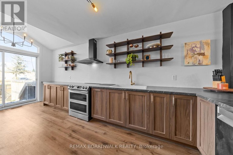 29576732/567-latour-crescent/fallingbrookgardenway-south/ottawa/ontario/K4A1P3_9