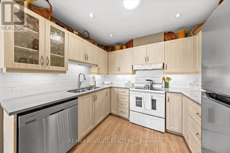 28645750/8-pine-needles-court/stittsville-central/ottawa/ontario/K2S1G5_13