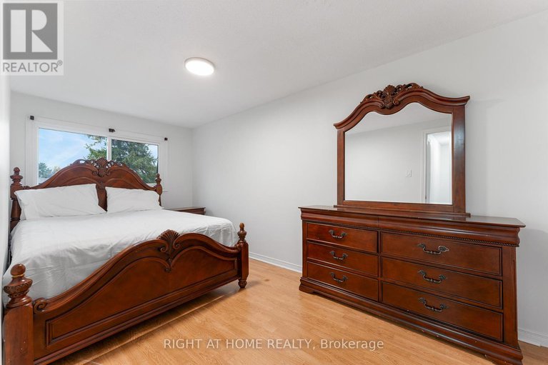 29056028/32-2296-orient-park-drive/blackburn-hamlet-south/ottawa/ontario/K1B4N6_27