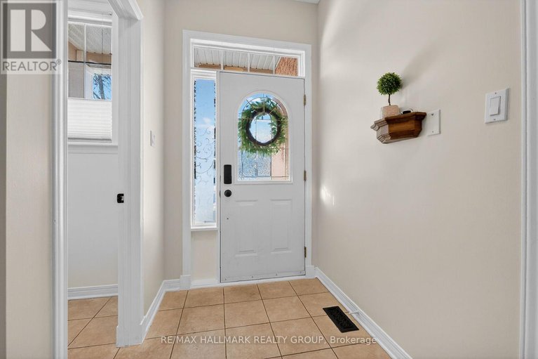 29352241/1952-schroeder-crescent/springridgeeast-village/ottawa/ontario/K4A4P7_3