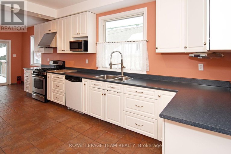 28731469/235-cambridge-street-n/west-centre-town/ottawa/ontario/K1R7B5_13