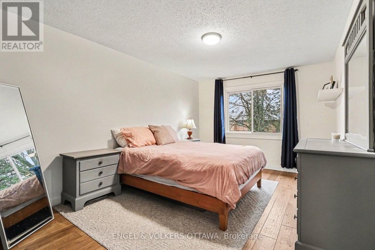 29620047/2148-orient-park-drive/blackburn-hamlet-south/ottawa/ontario/K1B4V9_13