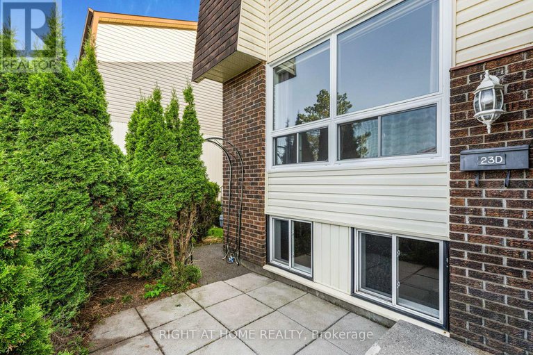 28426609/23d-forester-crescent/westcliffe-estates/ottawa/ontario/K2H8Y1_2