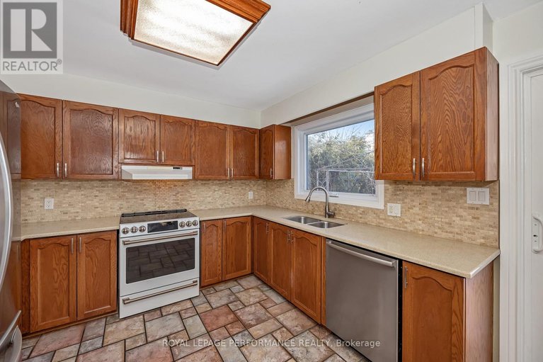 29648632/2023-rolling-brook-drive/orleans-village/ottawa/ontario/K1W1C9_13
