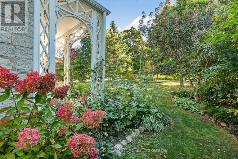 28946487/6-635-richmond-road/woodroffe/ottawa/ontario/K2A0G6_40