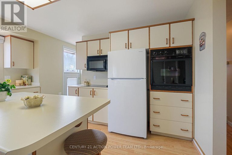 29647357/1535-st-georges-street/bilberry-creekqueenswood-heights/ottawa/ontario/K1E1R1_16