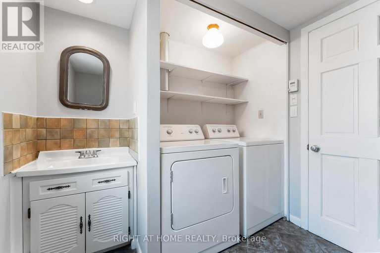 28483202/183-augusta-street/sandy-hill/ottawa/ontario/K1N8B9_24