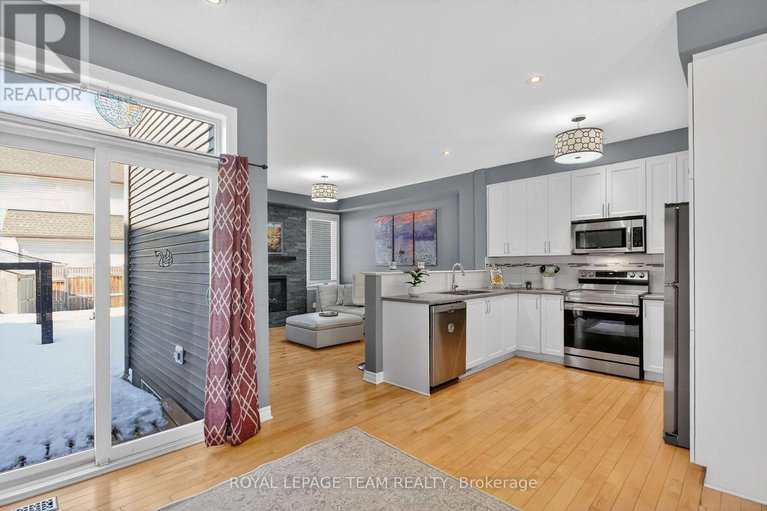 29426647/1591-carronbridge-circle/emerald-meadowstrailwest/ottawa/ontario/K2M0G5_2