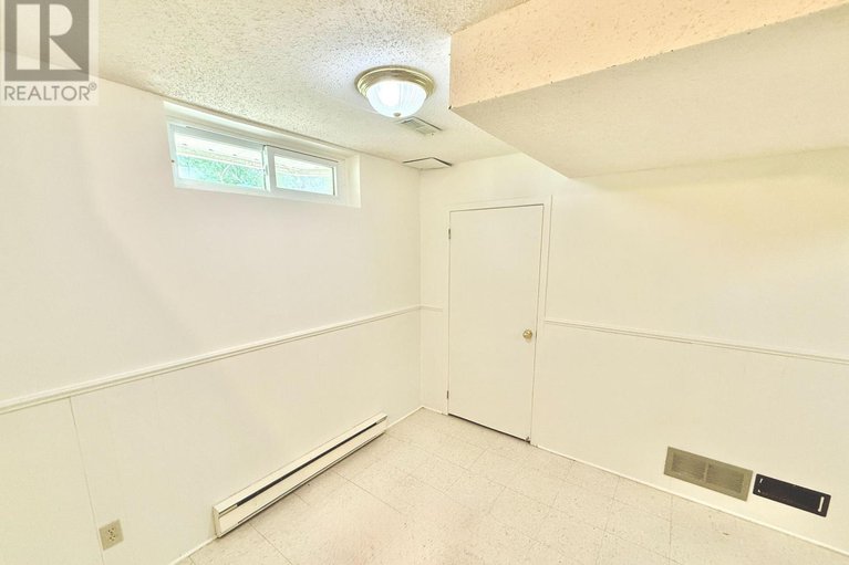 28744295/a-14-castlebrook-lane/centrepointe/ottawa/ontario/K2G5G4_27