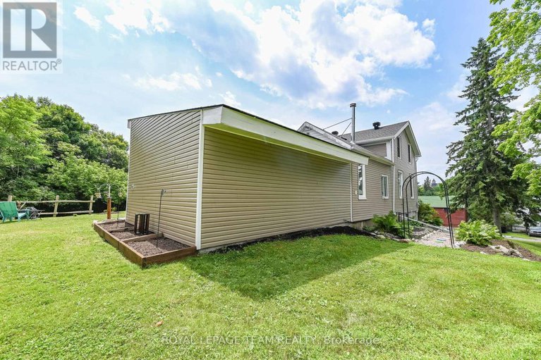 28601019/81-york-street/lanark-highlands-lanark-village/lanark-highlands/ontario/K0G1K0_39