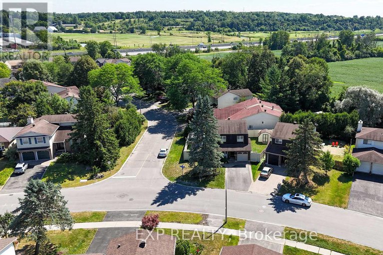 28799326/6084a-vineyard-drive/convent-glen/ottawa/ontario/K1C2M5_47