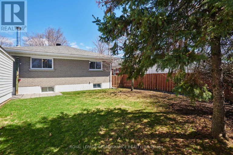 29636837/1582-digby-street/riverview-park/ottawa/ontario/K1G0P6_39
