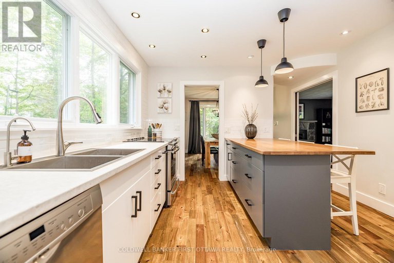 28439323/5455-west-river-drive/manotick-long-island-nicholls-island/ottawa/ontario/K4M1G7_14