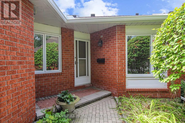 28746004/40-kettering-private/hunt-clubwestern-community/ottawa/ontario/K1V0X8_3