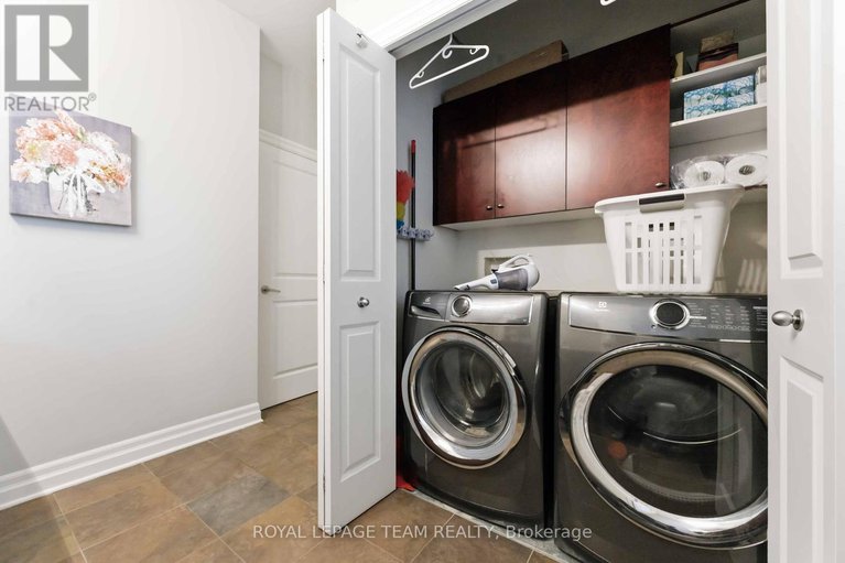 29386110/6-waterford-way/pineglencountry-place/ottawa/ontario/K2E7V4_20