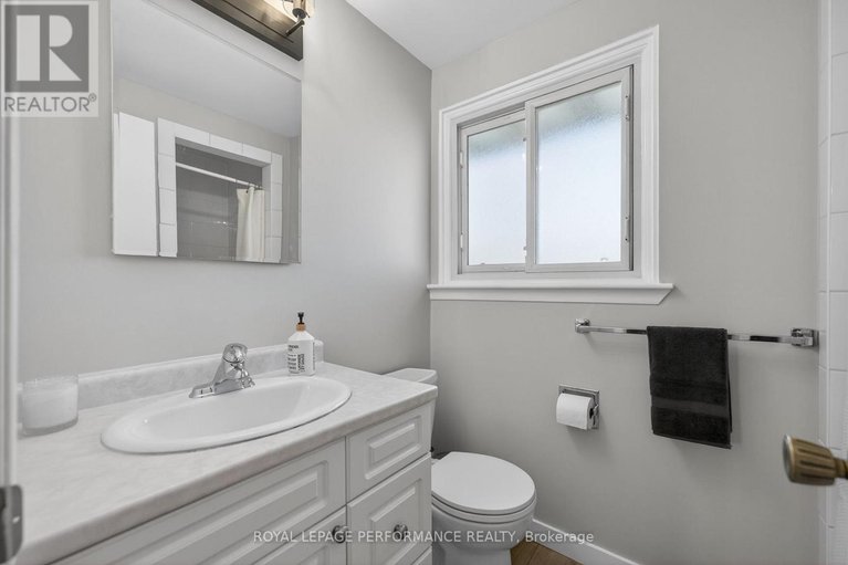 29668804/31-northpark-drive/blackburn-hamlet/ottawa/ontario/K1B3R7_27