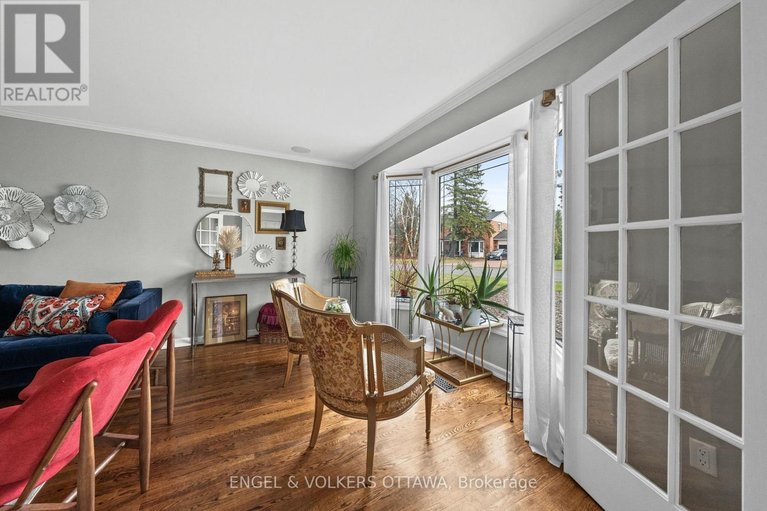 29645415/1-erinlea-court/pineglencountry-place/ottawa/ontario/K2E7C8_5