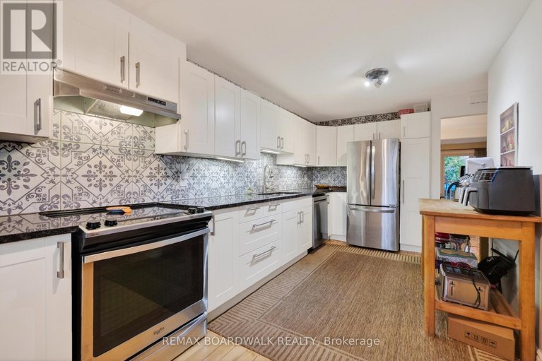 29607397/7925-jeanne-darc-boulevard-n/orleans-wood/ottawa/ontario/K1C2C7_5