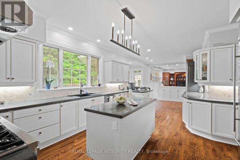 28641841/27-marchbrook-circle/rural-kanata-central/ottawa/ontario/K2W1A1_16