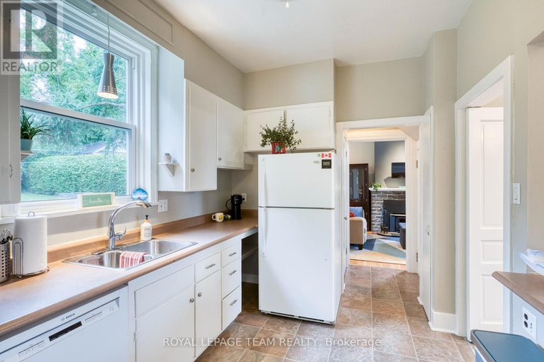 28764441/82-farm-street/almonte/mississippi-mills/ontario/K0A1A0_7