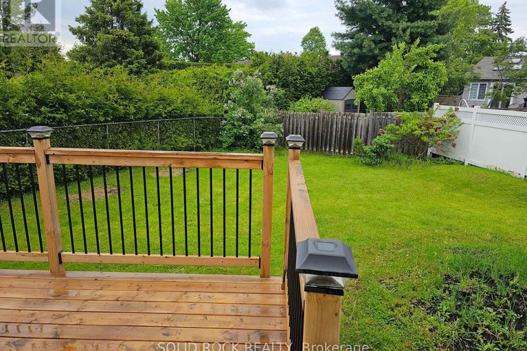 28407266/1631-charbonneau-street/bilberry-creekqueenswood-heights/ottawa/ontario/K1E2J6_39