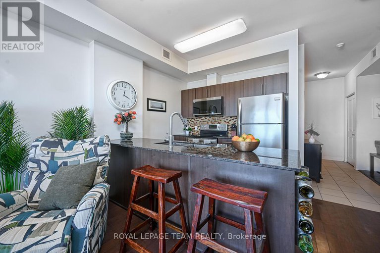 29407953/1906-90-landry-street/vanier/ottawa/ontario/K1L0A9_13