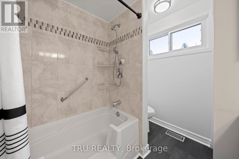 29611395/256-hoylake-crescent/bilberry-creekqueenswood-heights/ottawa/ontario/K1E2M8_35