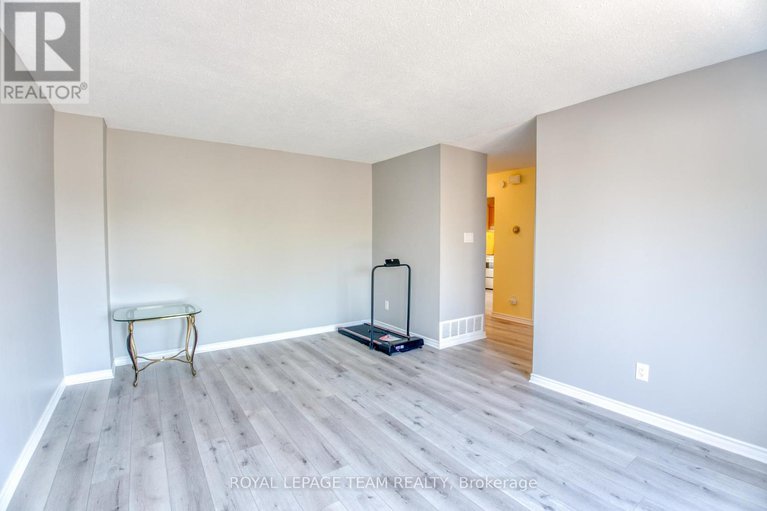 28311456/23-tulane-crescent/on-the-green/ottawa/ontario/K2J2G2_10