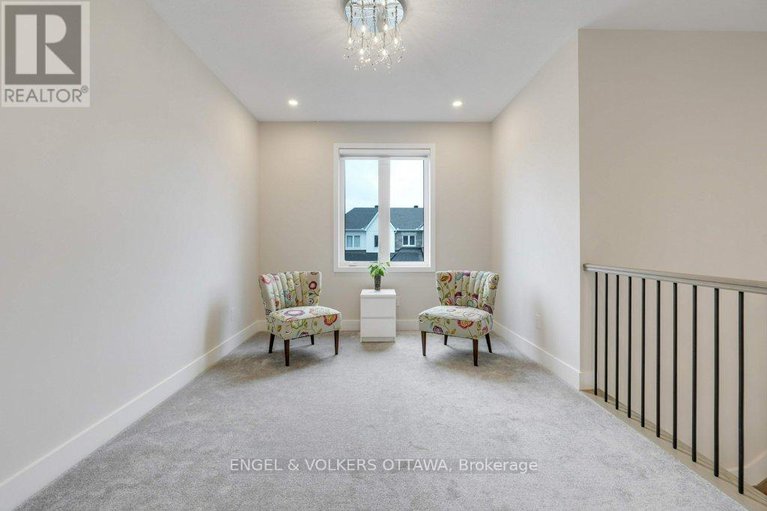 28933678/1010-carden-lane/orleans-village/ottawa/ontario/K1W0N3_33