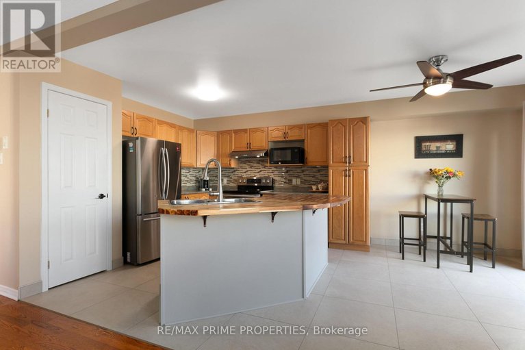 29075456/1545-senateurs-way/fallingbrookpineridge/ottawa/ontario/K4A4A2_16