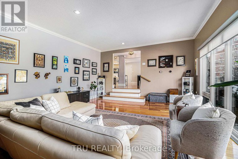 28288909/2302-fox-crescent/whitehaven/ottawa/ontario/K2B7K6_9