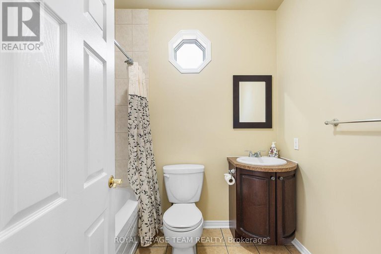 28382837/2911-ahearn-avenue/britannia/ottawa/ontario/K2B7A1_12