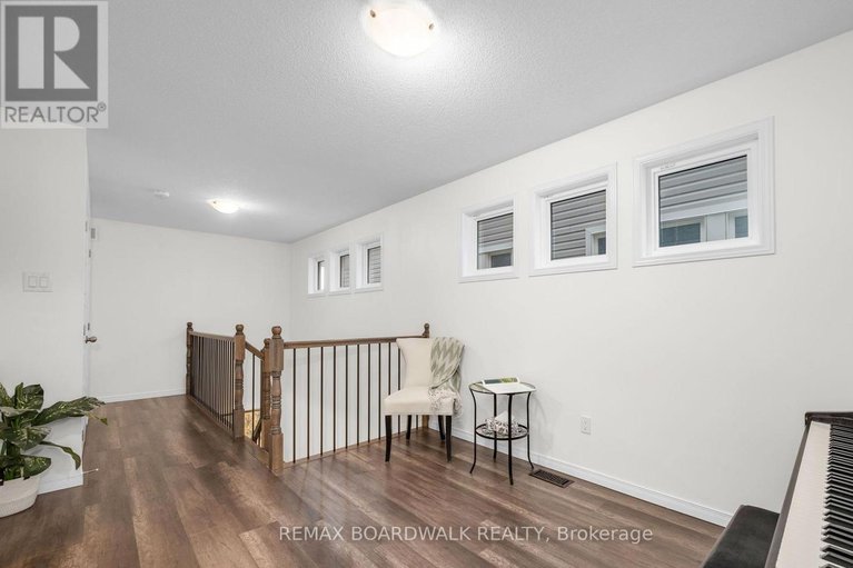 29379642/302-haliburton-heights/emerald-meadowstrailwest/ottawa/ontario/K2S1S3_31