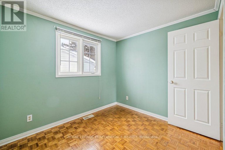 29377761/348-amiens-street/bilberry-creekqueenswood-heights/ottawa/ontario/K1E1N9_26