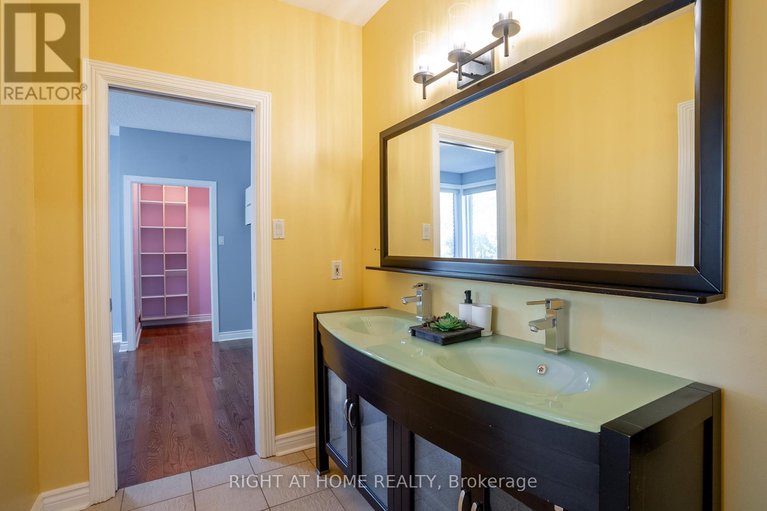 29001389/5-burnt-tree-court/cedar-hillorchard-estates/ottawa/ontario/K2R1B8_28