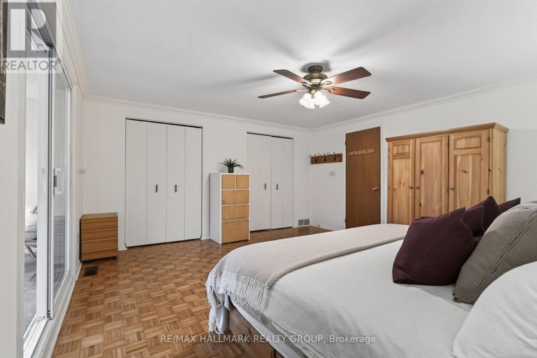 29612402/24-hobart-crescent/sheahan-estatestrend-village/ottawa/ontario/K2H5S4_22