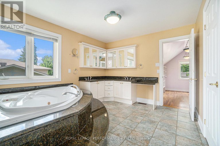 28638779/1702-ortona-avenue/carleton-heights/ottawa/ontario/K2C1W7_19