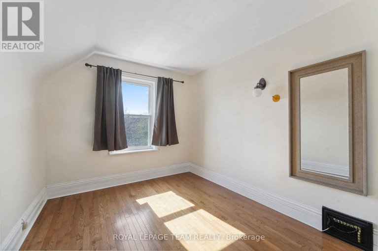 28731469/235-cambridge-street-n/west-centre-town/ottawa/ontario/K1R7B5_25
